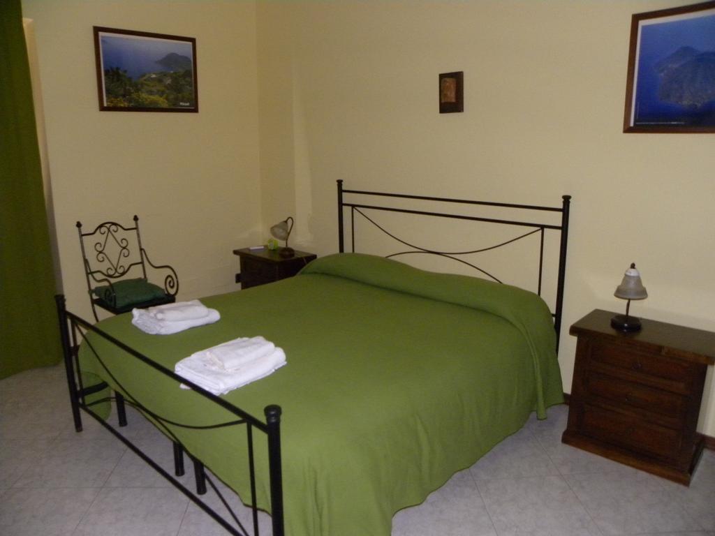 Case Vacanze Albamarina Lipari  Rom bilde